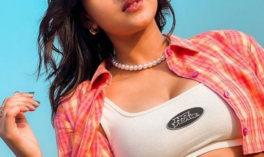 Anjali Arora did a bold photoshoot as soon as she returned from Haji Ali Dargah, people were furious to see her in bralette and short skirt