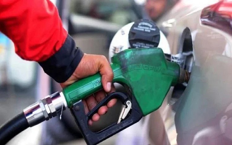Pakistan Petrol: Petrol prices increased again in Pakistan, reaching a record level of Rs 233 per liter